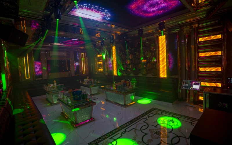 karaoke oscar luxury.jpg