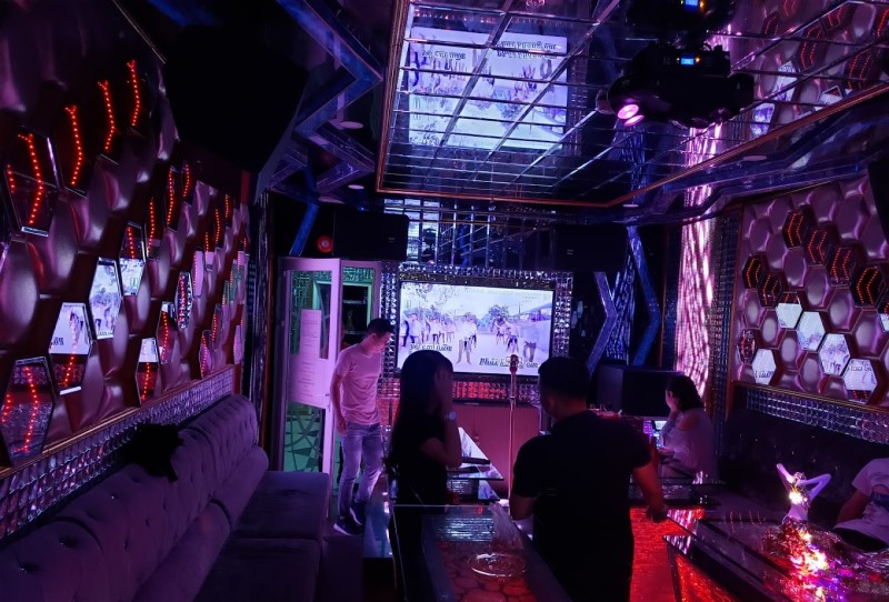 quan-karaoke-fyou-3.jpg