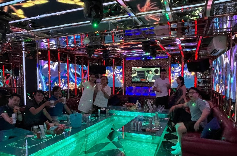 quan-karaoke-fyou-5.jpg